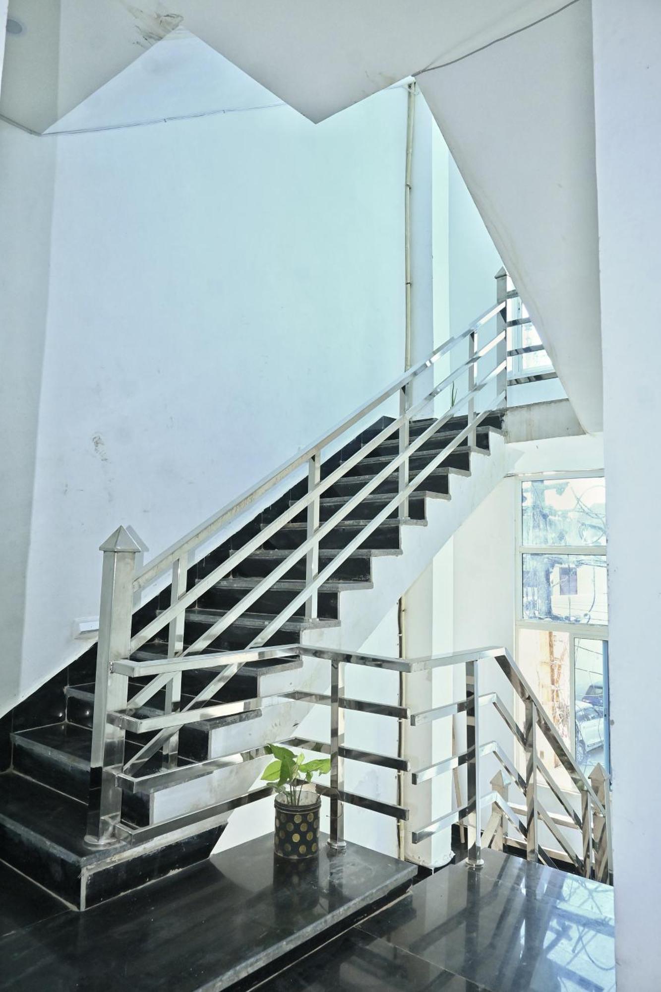 Pitambara Dham Hotel Vrindavan Exterior photo