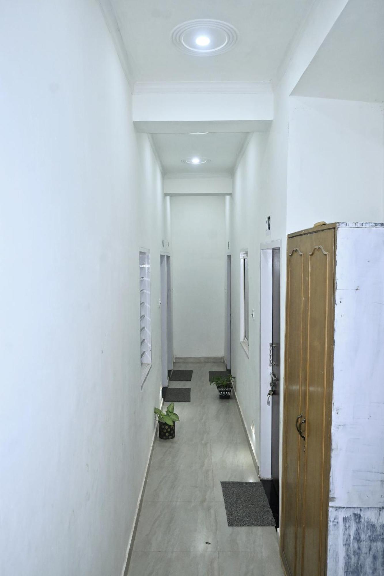 Pitambara Dham Hotel Vrindavan Exterior photo