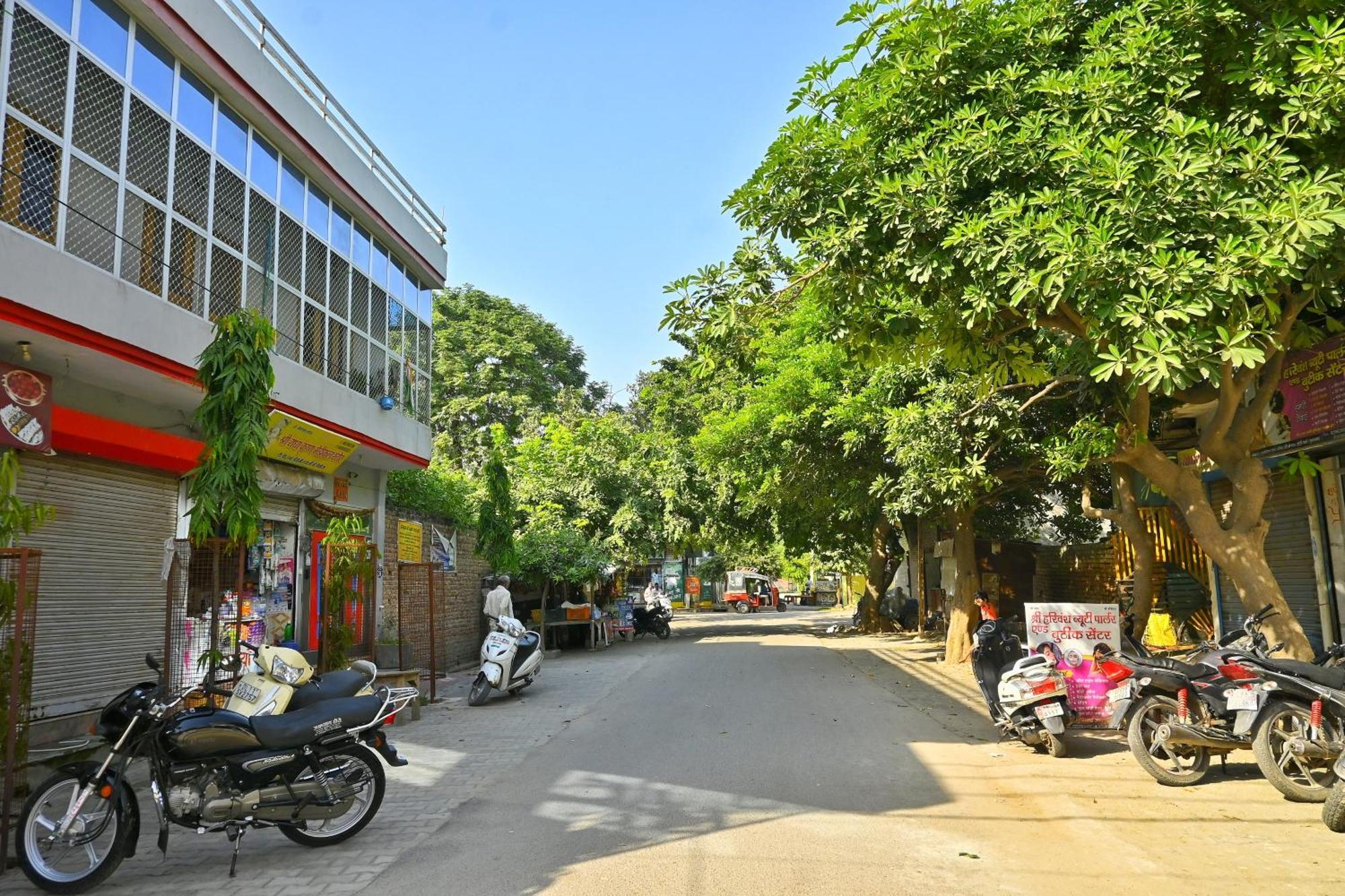 Pitambara Dham Hotel Vrindavan Exterior photo