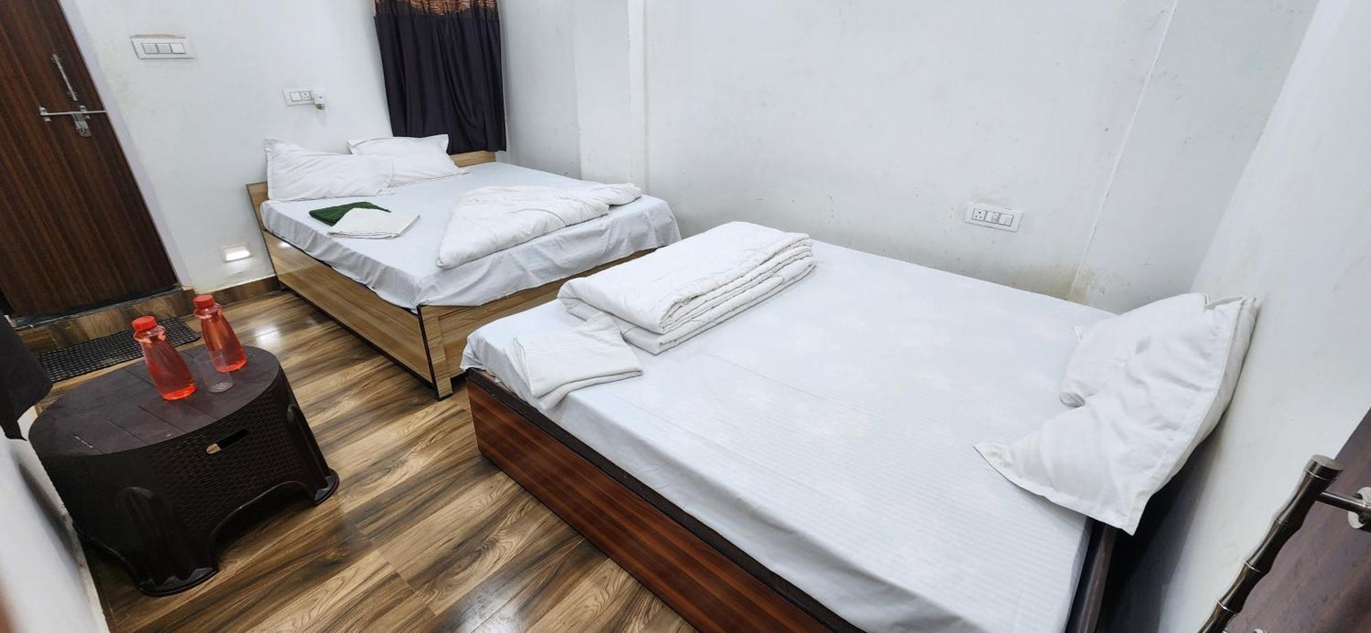 Pitambara Dham Hotel Vrindavan Exterior photo